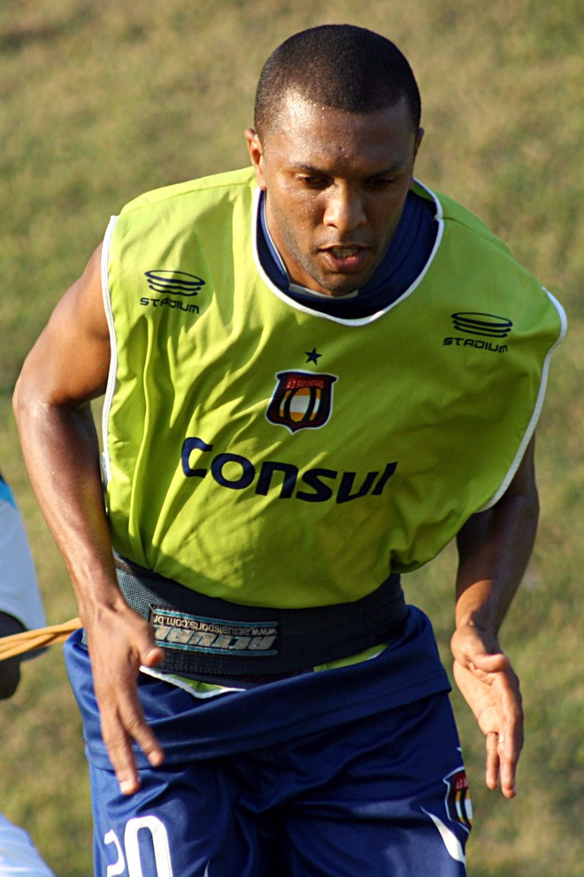 Hernani, ex-São Caetano, foi primeiro reforço tricolor para a próxima temporada 2009 | Divulgação / São Caetano