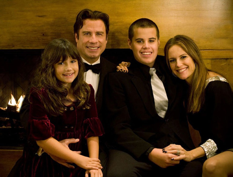 Funeral de Jett Travolta será na quinta-feira John Travolta ao lado da mulher e dos filhos | Reuters