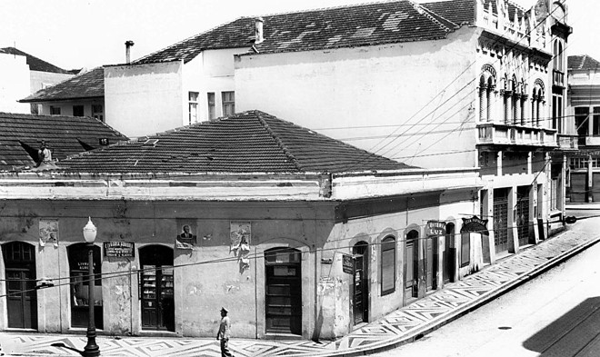 Rua Dr Murici em 1946: no prédio de dois andares surgiu a Gazeta do Povo em 1919 | 
