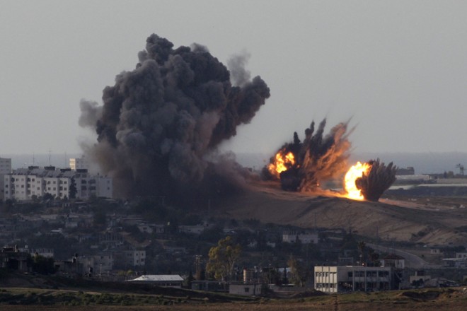 Sete dias depois do início dos ataques, Israel continua a bombardear regiões da Faixa de Gaza | Baz Ratner / Reuters