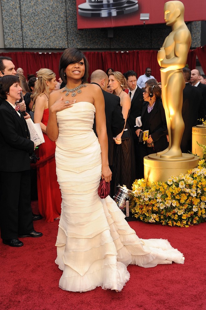 Taraji P. Hensou usou modelito claro e denso |