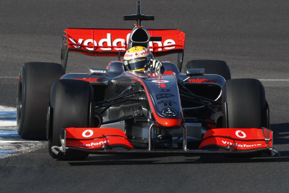 Atual campeão Lewis Hamilton voltou a ficar atrás de Sebastien Bourdais em Jerez | Marcelo del Pozo / Reuters