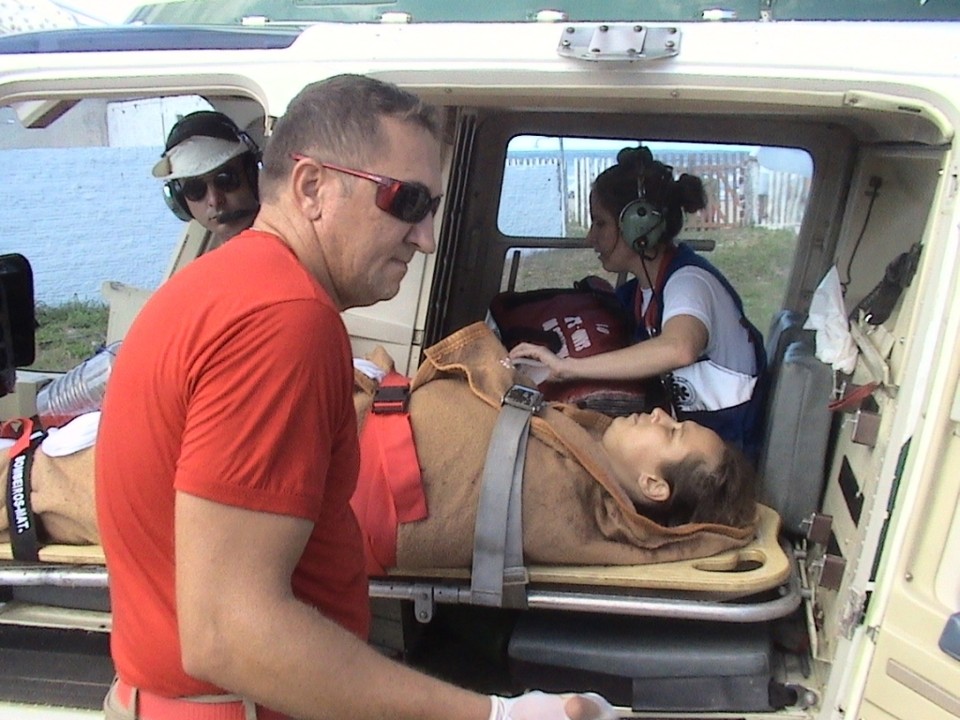 Cenas de um resgate: depois da morte do namorado, jovem esperou cerca de 20 horas por socorro | Corpo de Bombeiros
