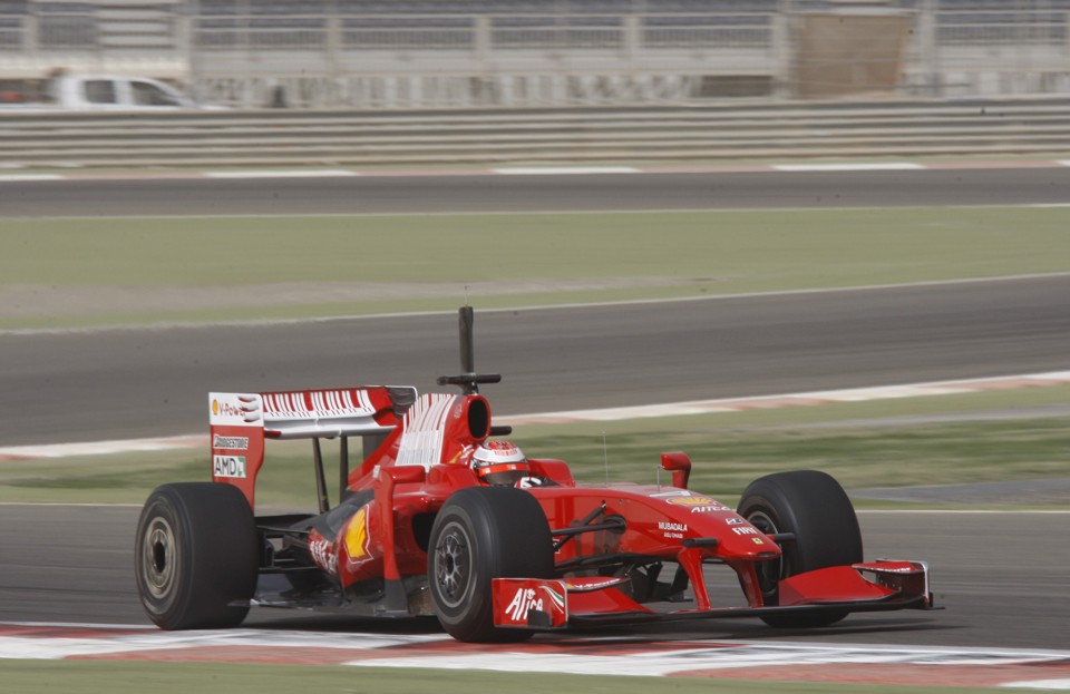 Kimi Raikkonen superou Toyota e ficou na frente nos treinos no Bahrein | Hamad I Mohammed / Reuters
