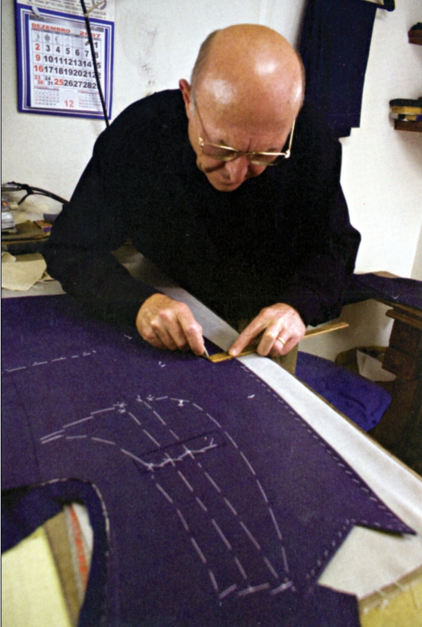 Alfaiatarias em Curitiba: cotidiano dos alfaiates em atividade na capital paranaense é descrito em livro realizado a oito mãos | Reprodução