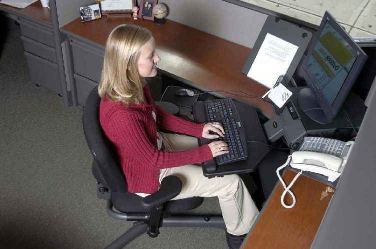 Mobiliário com cadeira ergonômica garante melhores condições de trabalho | Divulgação