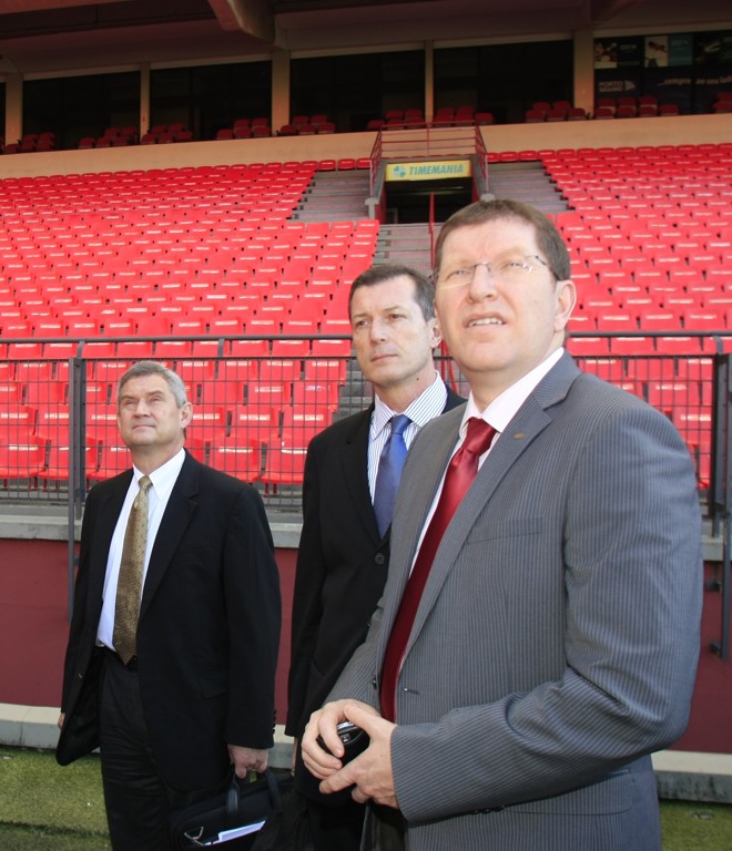 Representantes da Fifa visitaram a Arena da Baixada e gostaram do que viram |