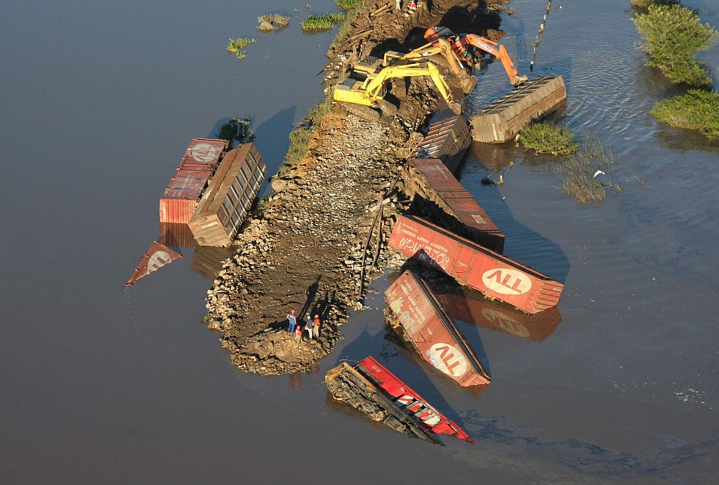 No fim de janeiro, um trem descarrilou e tombou sobre a BR-392, entre Pelotas e Canguçu, no Rio Grande do Sul: o maquinista e mais quatro pessoas morreram | Carlos Quiroz/Diário Popular