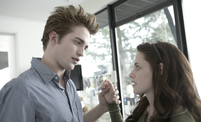 Longa norte-americano Crepúsculo conta a história de amor entre uma garota e um vampiro | 