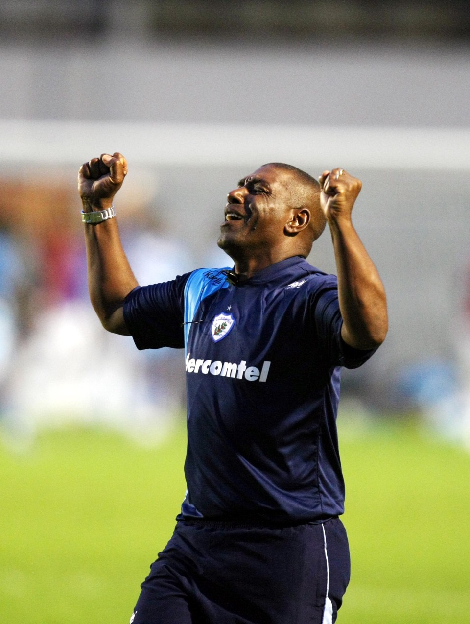 Mauro Madureira, que chegou a ter seu trabalho contestado, comemorou muito a vitória do Londrina neste domingo | Albari Rosa / Gazeta do Povo