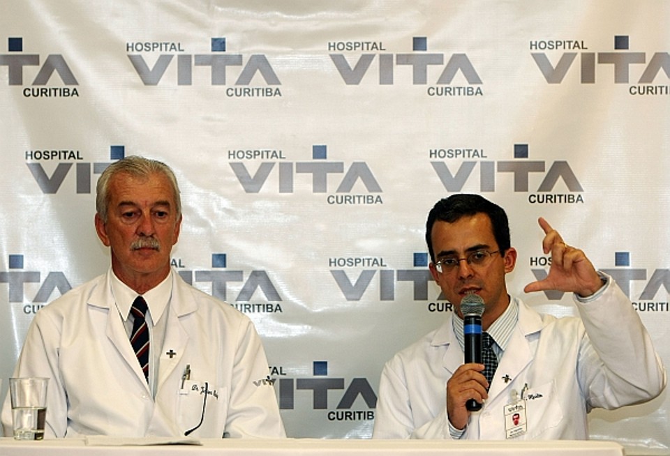 Médicos dão coletiva sobre estado de saúde da jovem baleada. | Albari Rosa/Gazeta do Povo