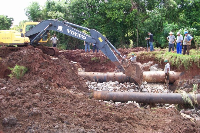 Trabalho de reparo da adutora que se rompeu levou cerca de 36 horas |