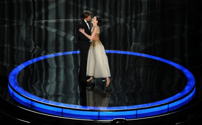Hugh Jackman canta ao lado de Anne Hathaway na abertura do Oscar 2009 |