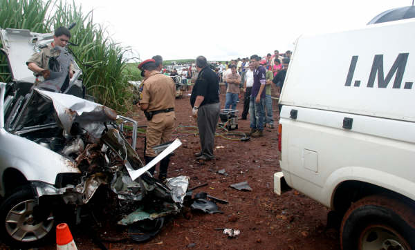 O acidente aconteceu próximo a uma curva da rodovia e segundo motoristas, na hora da batida chovia na pista | Dirceu Portugal