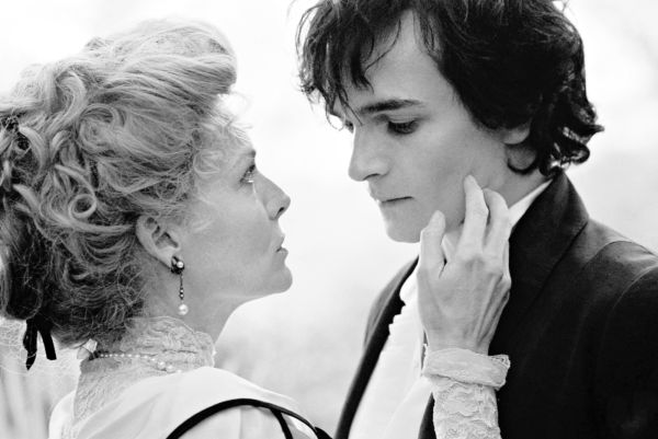 Michelle Pfeiffer e Rupert Friend estão à frente do elenco de Cheri | Divulgação