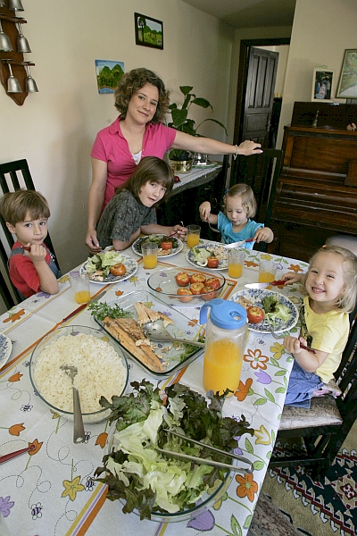 Com histórico de doenças na família, Irma se preocupa com os hábitos alimentares dos filhos. | Marcelo Elias/Gazeta do Povo