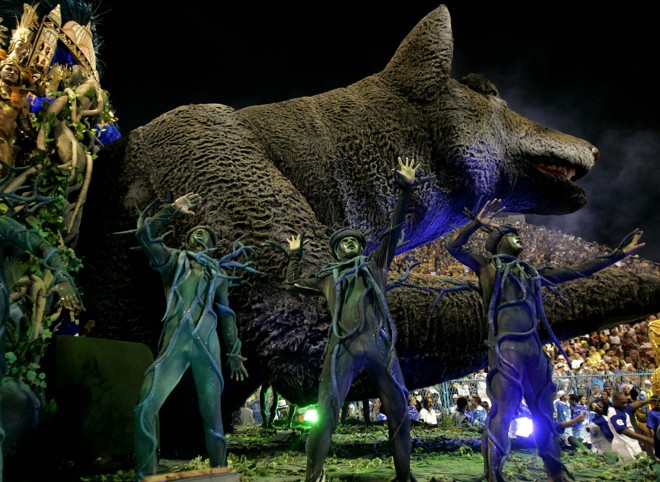 O amor foi o tema do desfile da Portela |