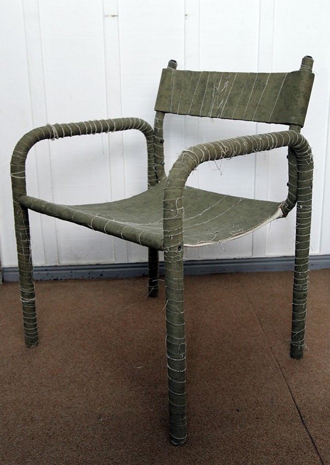 Lonita é o nome dessa cadeira desenvolvida pela Paper.Art. A estrutura é de metal, mas todo o forramento foi feito com aparas de papel (retalhos de papel que sobram na indústria) | 