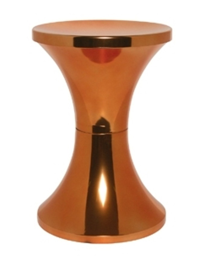 Clássico dos anos 1970, o banco Tam Tam, do designer Henry Massonet, é feito em plástico. A produção é da Tienda. Na Benedixt por R$ 359. |