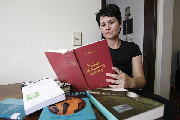 Thaís é exceção entre colegas da graduação: ela quer dar aulas. | Pedro Serapio/Gazeta do Povo