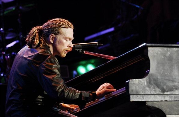 O músico Axl Rose descarta qualquer possibilidade de reunião com o guitarrista Slash | Reprodução/MySpace da Banda