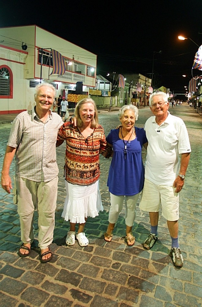 Os amigos Ineke, Pierre, Marilda e Alteloir. | 