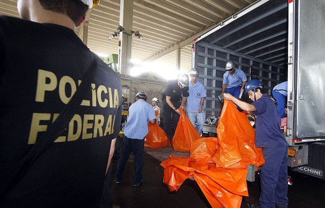 Carregamento de cocaína apreendida chega a Rio Branco do Sul, onde foi incinerado na tarde desta sexta-feira (6) |