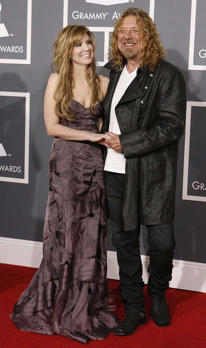 Alison Krauss e Robert Plant na chegada ao 51º Grammy | 