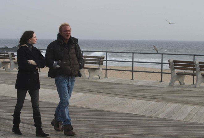 Evan Rachel Wood interpreta a filha do personagem de Mickey Rourke no filme