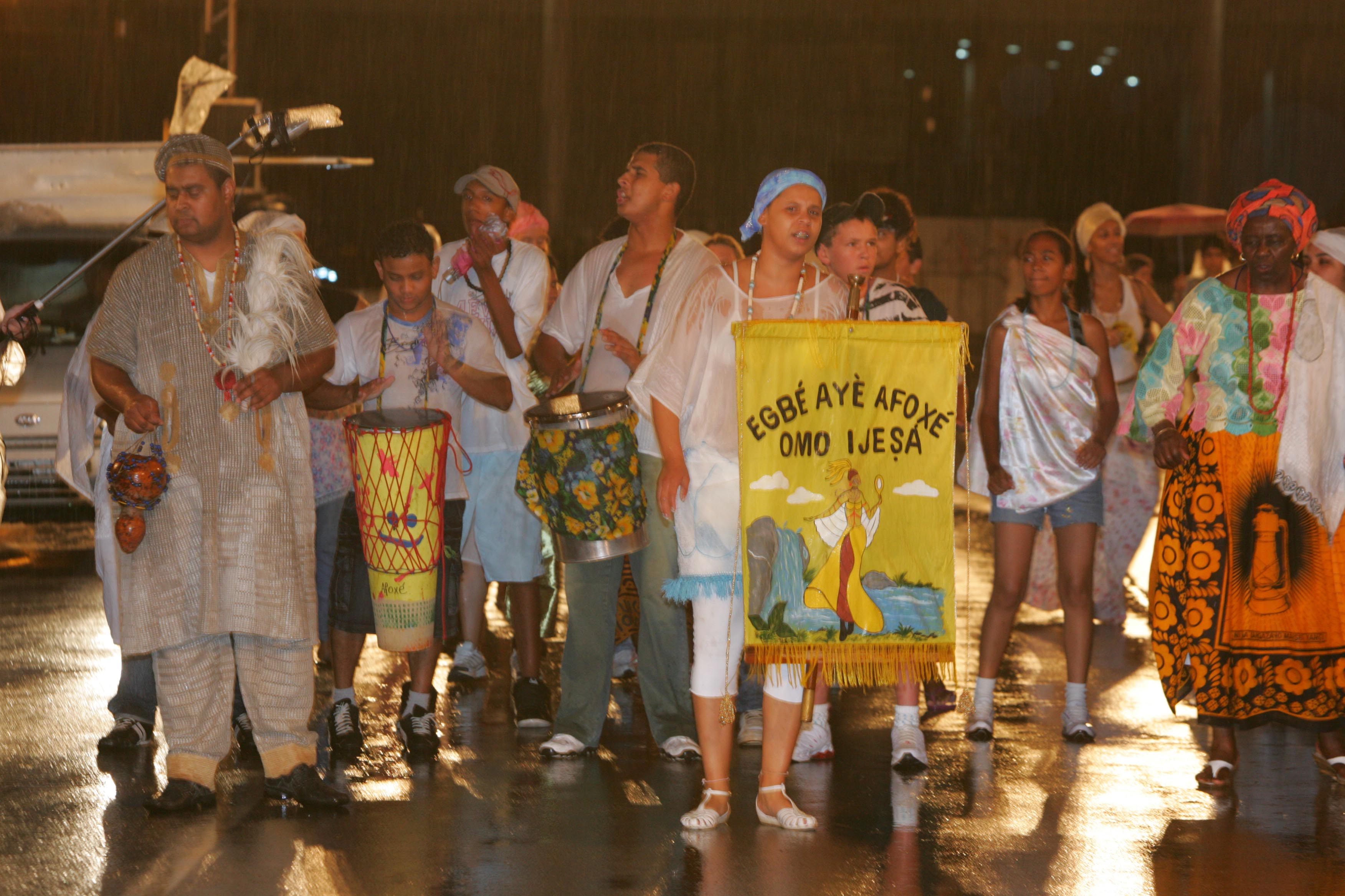 Afoxé entrou na avenida com uma hora de atraso | Ivonaldo Alexandre/Gazeta do Povo