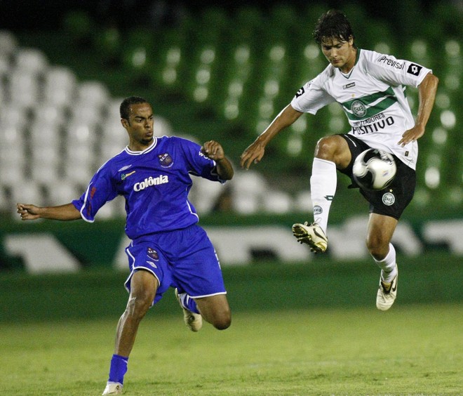 Já Pedro Ken voltou bem ao meio-campo e foi um dos destaques alviverdes |