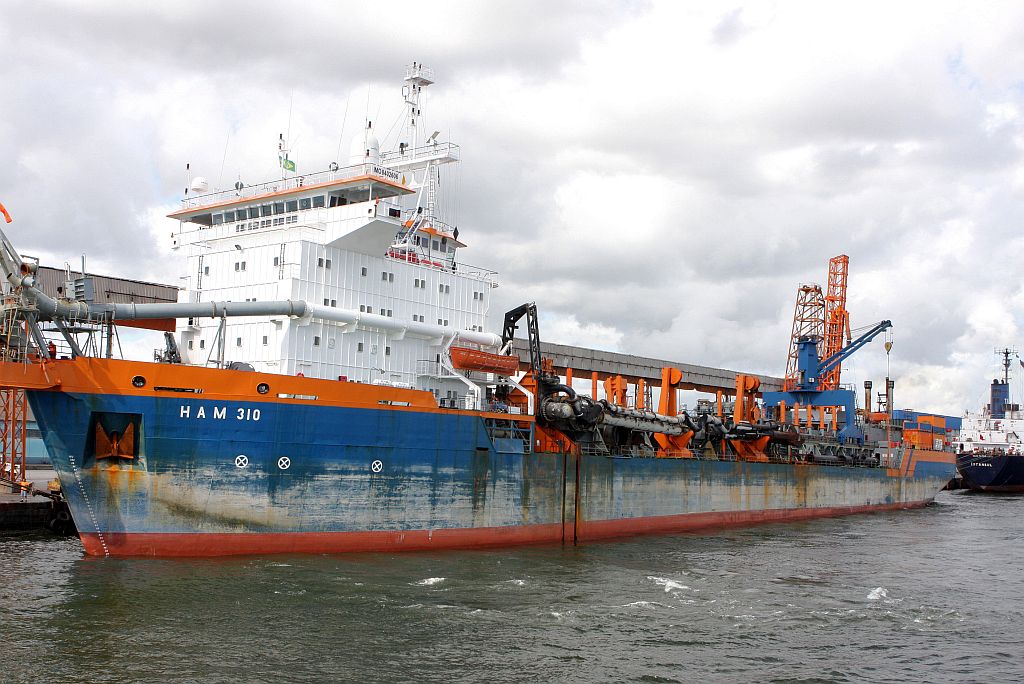 A draga holandesa HAM 310 chegou ao litoral do Paraná na semana passada | Divulgaão/RodrigoLeal