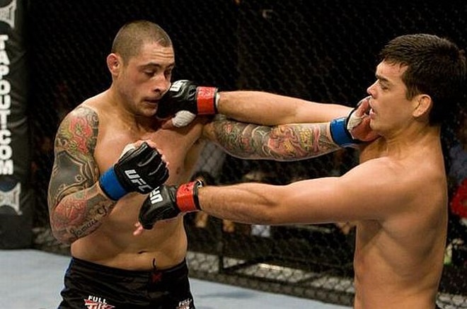 Lyoto Machida (à dir.) segue invicto e na busca pelo cinturão dos Meio-Pesados | 