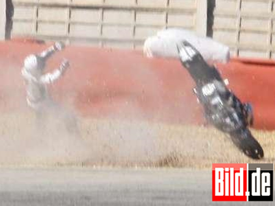 Em um teste no circuito de Cartagena, alemão Michael Schumacher escapou em uma curva e bateu na barreira de pneus | Reprodução / Bild