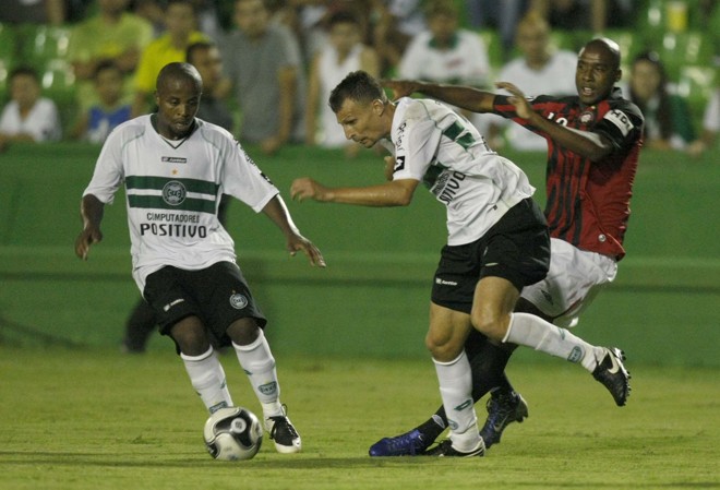 No final, o empate sem gols prevaleceu e deu um ponto para cada lado |