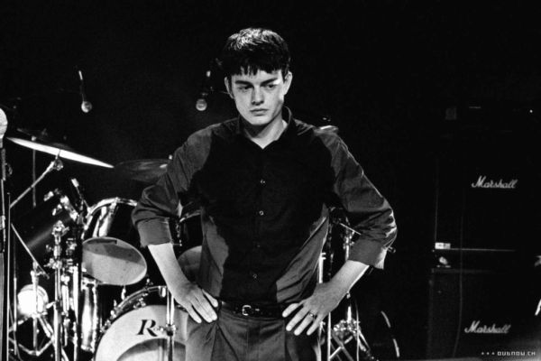 Control: ator inglês Sam Riley surpreende ao interpretar Ian Curtis, vocalista da banda Joy Division | Divulgação