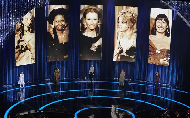 Apresentadoras do prêmio de Melhor Atriz: Sophia Loren, Shirley MacLain, Marion Cotillard, Nicole Kidman e Halle Berry |