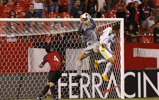 Goleiro Renan, do Atlético, entrou na 