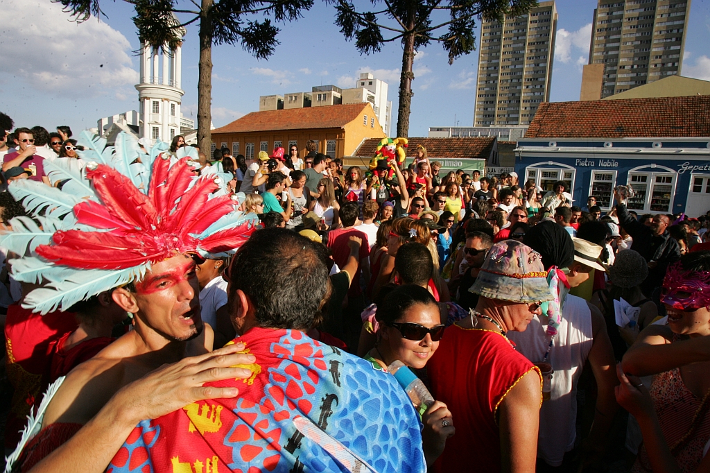Cerca de 300 foliões se aquecem para o carnaval aos domingos | Aniele Nascimento/Gzaeta do Povo