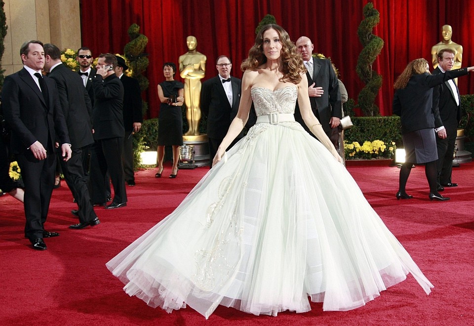 Sarah Jessica Parker optou por modelo claro Dior com muito volume | Reuters/Jason Reed