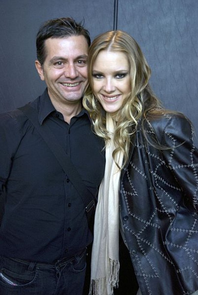 Márcio Silva, que comanda Espaço Gourmet Gastronomia, assistiu ao desfile do estilista Jefferson Kulig durante o São Paulo Fashion Week. No backstage da apresentação, encontrou-se com a top Giane Albertoni. |