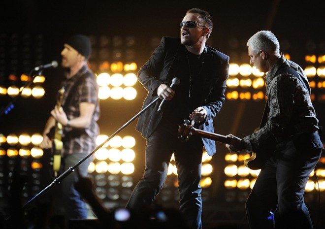 Apresentação do grupo U2 no Brit Awards | 