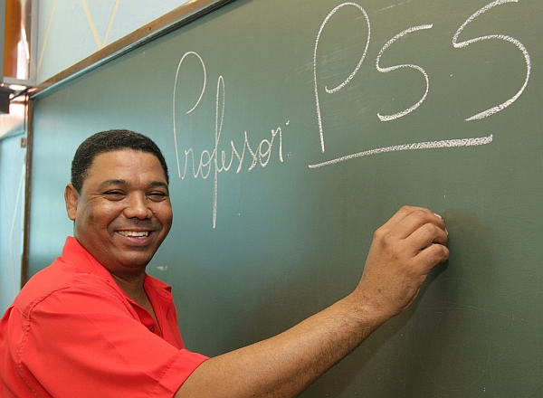 Mário Celso foi provisório por sete anos: todo ano em escolas diferentes. | Cristian Rizz/Gazeta do Povo