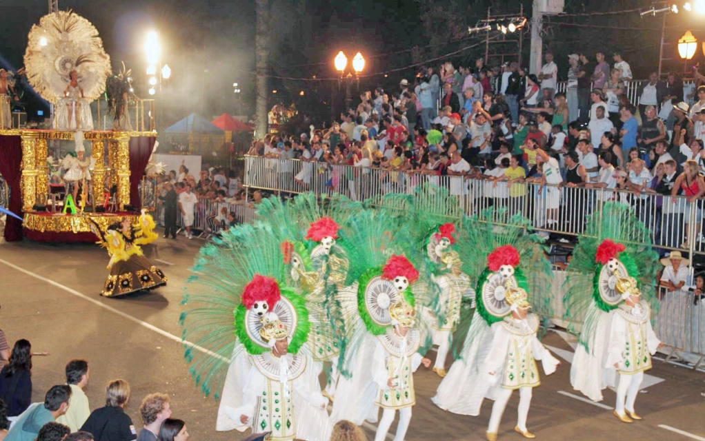 A Acadêmicos da Realeza levou a história do Coritiba para a avenida, animou os foliões e ficou com o título. | Luiz Cequinel/SMCS