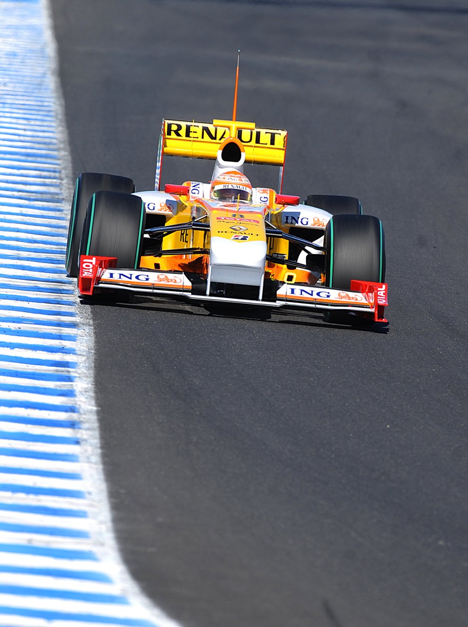 Piquet não foi bem em segundo dia de testes | Cristina Quicler / AFP