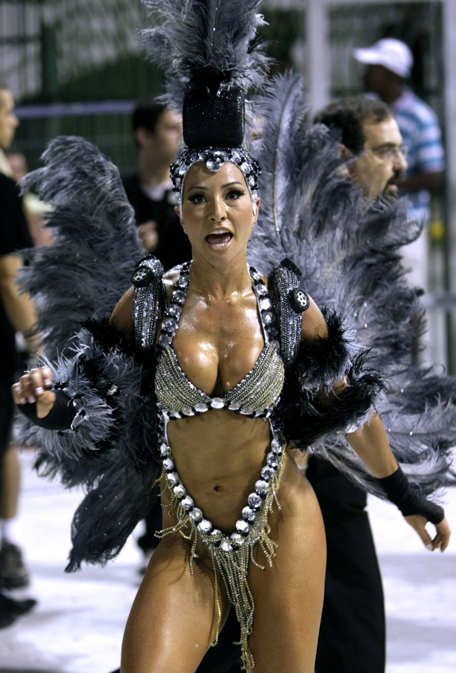 Gaviões da Fiel fez um desfile mostrando a evolução humana a partir da criação da roda |