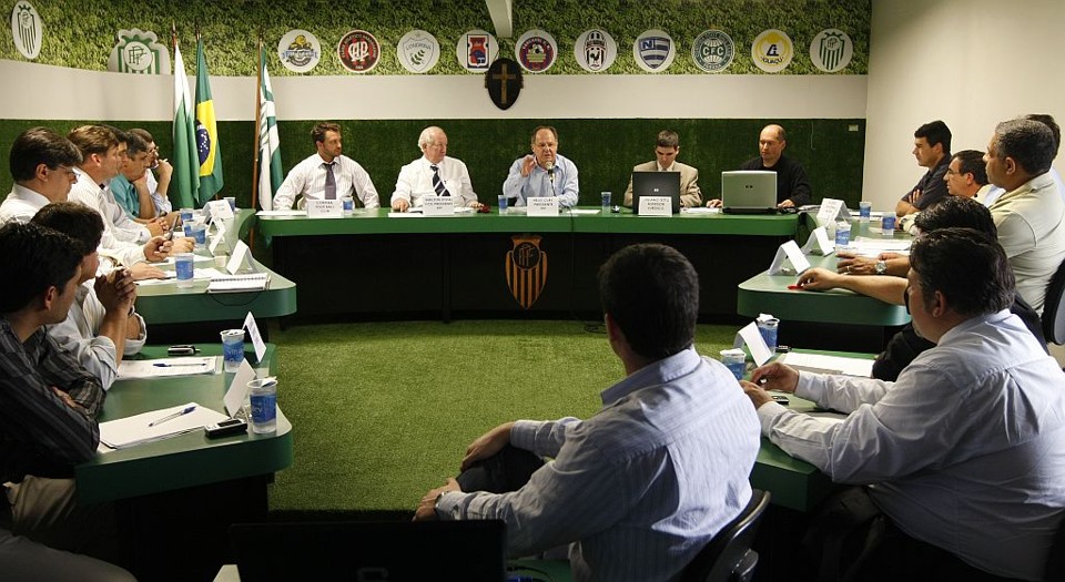 No arbitral realizado em setembro do ano passado, todos os artigos do regulamento do Estadual foram lidos e apresentados aos clubes, inclusive o que trata dos mandos da segunda fase | Antonio Costa/Gazeta do Povo