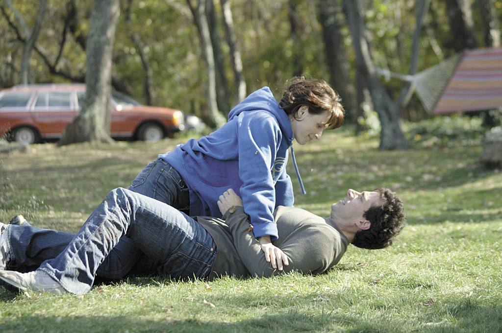 Dan se apaixona pela cunhada, com quem passa por momentos constrangedores, em Eu, Meu Irmão e Nossa Namorada | Divulgação