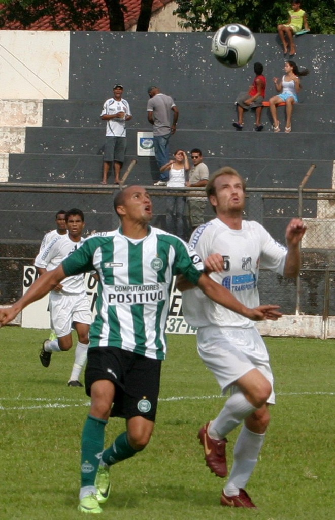 Hugo teve duas boas oportunidades no primeiro tempo, não fez e foi sacado |