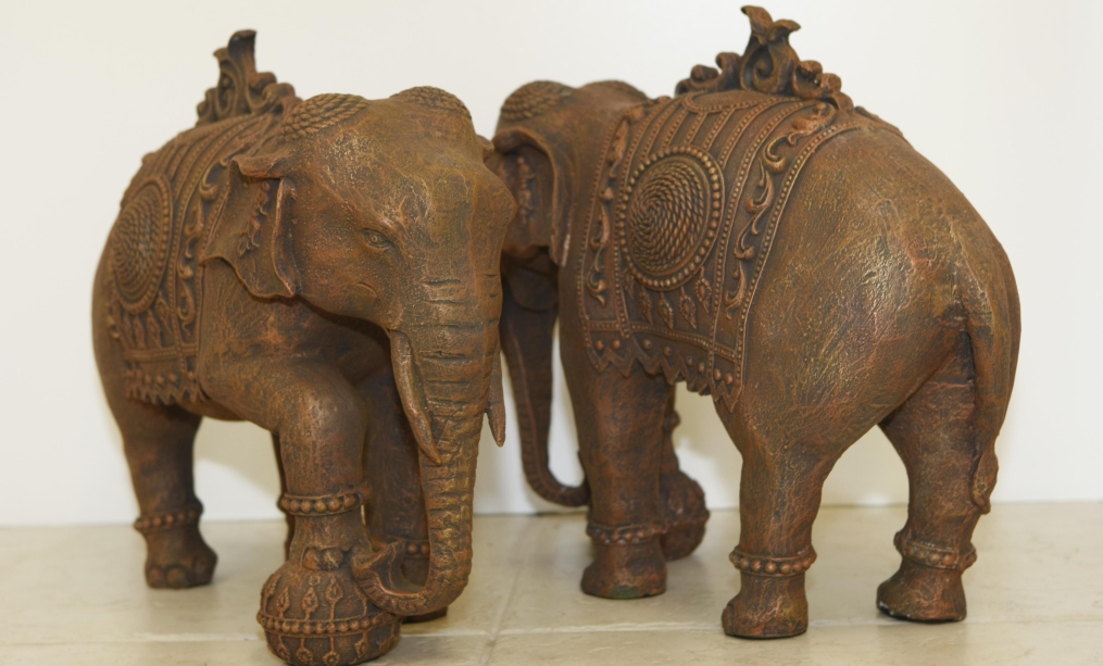 Imagens de elefantes, em resina, custa R$ 365 na Perfeito Equilíbrio. | Aniele Nascimento/Gazeta do Povo